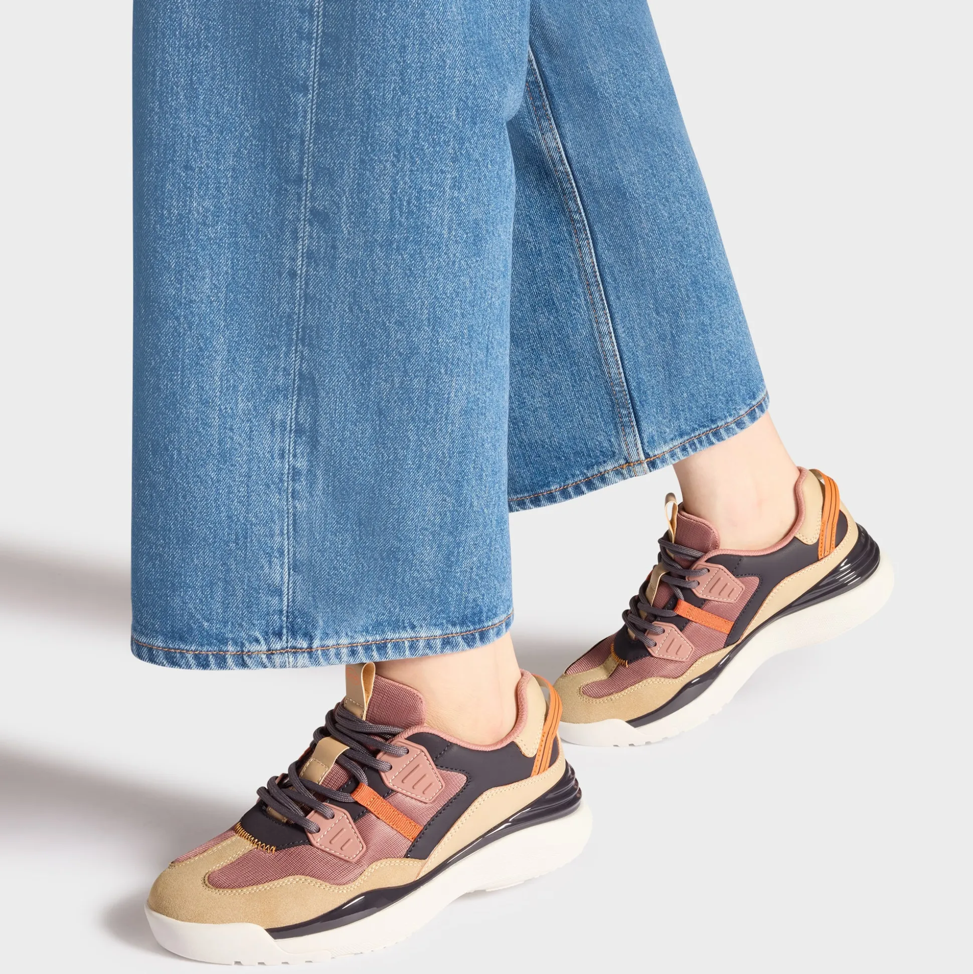 Sneakers rover